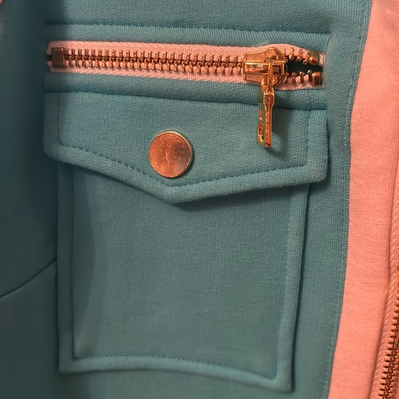 Boston Proper golf tank with gold hardware and zippers. - Picture 6 of 6